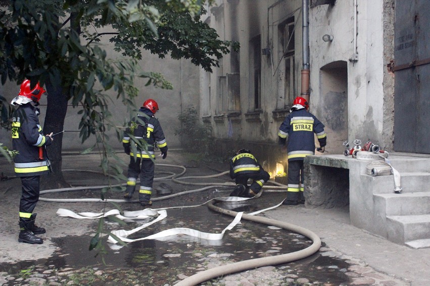 Pożar w kamienicy przy Struga w Łodzi [ZDJĘCIA]