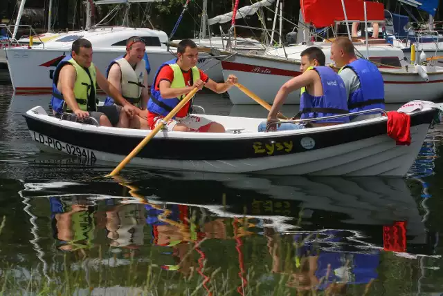 Regaty na Zalewie Sulejowskim i port "U Łysego" w Bronisławowie na archiwalnych zdjęciach