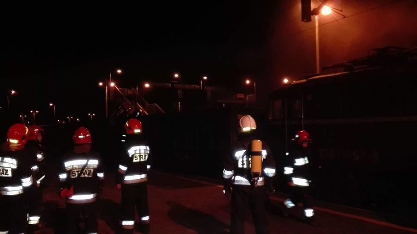  Pożar siarki w wagonie kolejowym na stacji Herby Nowe [ZDJĘCIA]