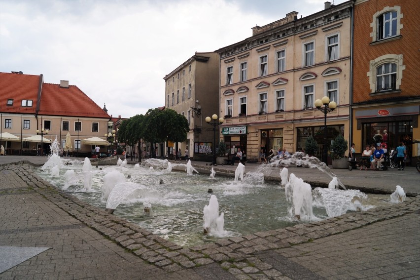 Mikołów: Kurtyna wodna i fontanna na rynku chłodzą mieszkańców ZDJĘCIA