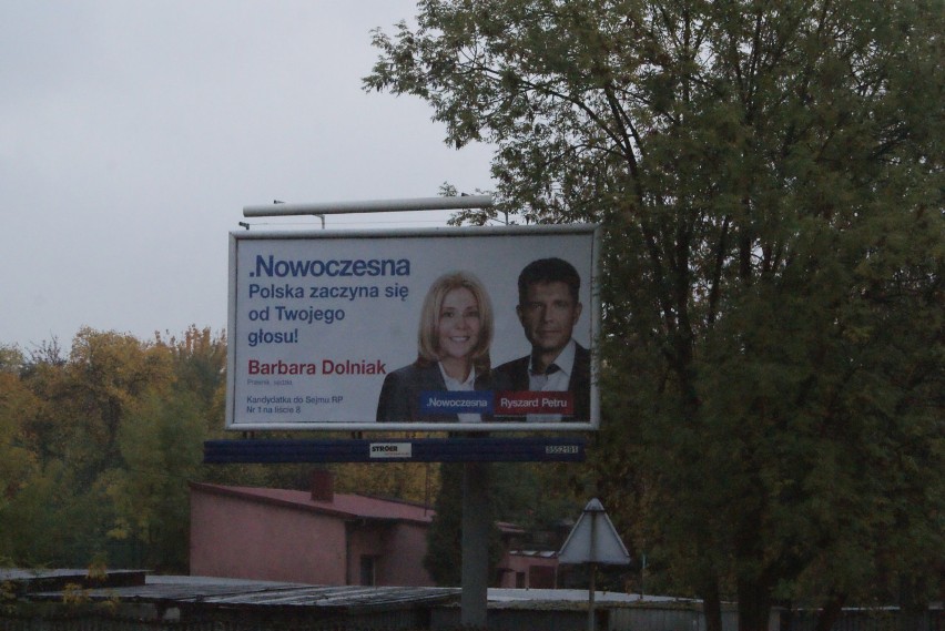 Plakaty i banery wyborcze zalały Dąbrowę Górniczą