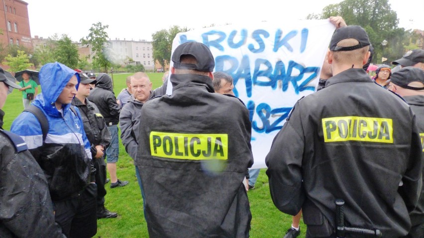 Grupa kibiców Zawiszy Bydgoszcz starła się z policją [wideo]
