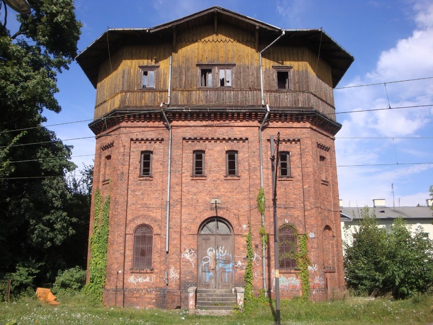 Kolejowa wieża ciśnień została zbudowana w 1895 roku (data...