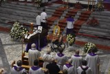 Pogrzeb ks. Macieja Węglarza. Kapłana żegnała rodzina, biskup i kilkadziesiąt księży