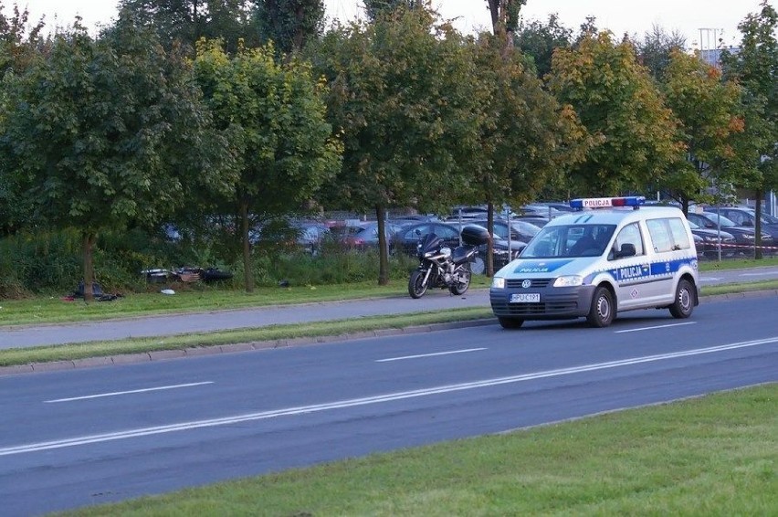 Zarówno kierujący motocyklem, jak i piesza, przewiezieni...