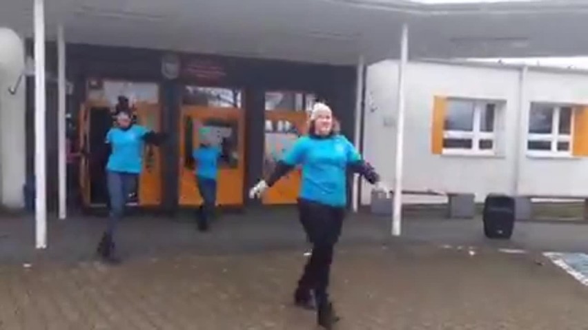 Nauczycielki ze Świnoujskiej "Czwórki" nagrały flashmob dla...