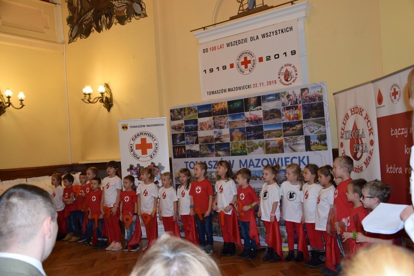 Gala z okazji 100-lecia PCK odbyła się w Urzędzie Miasta w Tomaszowie Maz. [ZDJĘCIA]