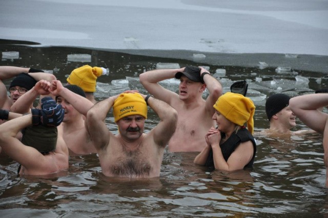 Rozpoczynają sezon kąpieli w zimnej Pilicy