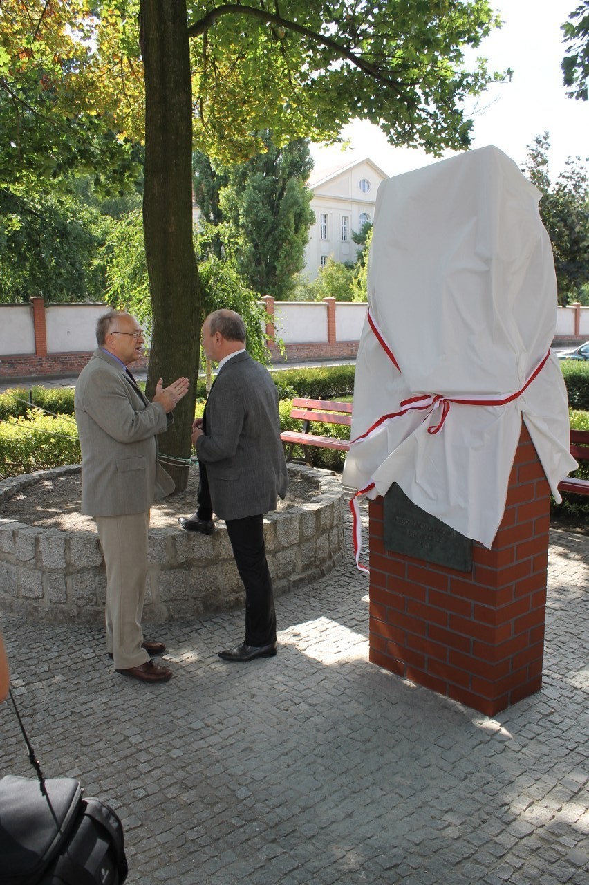 W siodmą rocznicę śmierci odsłonięto Pomnik Zygmunta...