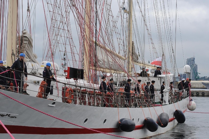 Pierwszy rejs podchorążych Akademii Marynarki Wojennej. ORP „Iskra” przepłynął ponad tysiąc mil i zawinął m.in. do portu Hel | ZDJĘCIA