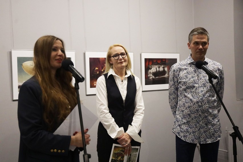 Legnica: Otwarcie wystawy Macieja Szymanowicza "Lekko nie ma..." w Galerii Satyrykon, zdjęcia
