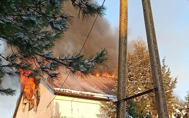 Ogień w domu jednorodzinnym w Bulowicach pojawił się pod nieobecność właścicieli