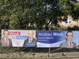 Andrzej Wnuk na materiałach reklamowych dwóch komitetów wyborczych. Sprawie przyjrzy się Komisarz Wyborczy