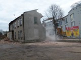 Centrum Zduńskiej Woli. Znika kamienica przy Kościelnej ZDJĘCIA I VIDEO