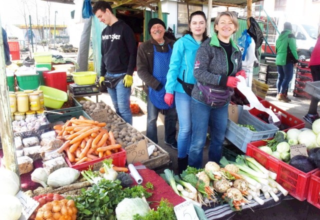 28 marca odwiedziliśmy rynek przy Owocowej, aby sprawdzić najnowsze ceny produktów tam sprzedawanych.