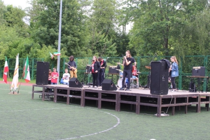 GORZÓW WLKP. Puszkin zorganizował "Festyn nad Kłodawką". Sportowa impreza przyciągnęła gorzowian na szkolne boisko 