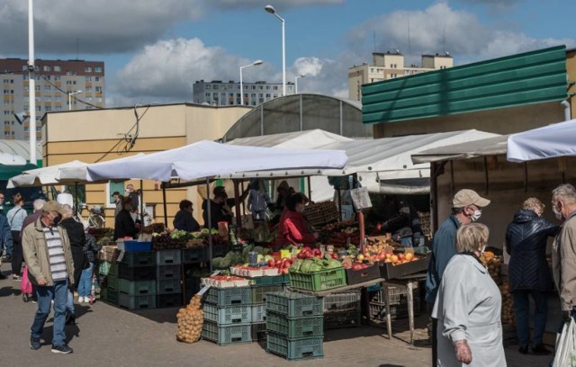 Koninianie chętnie robią zakupy na bazarze