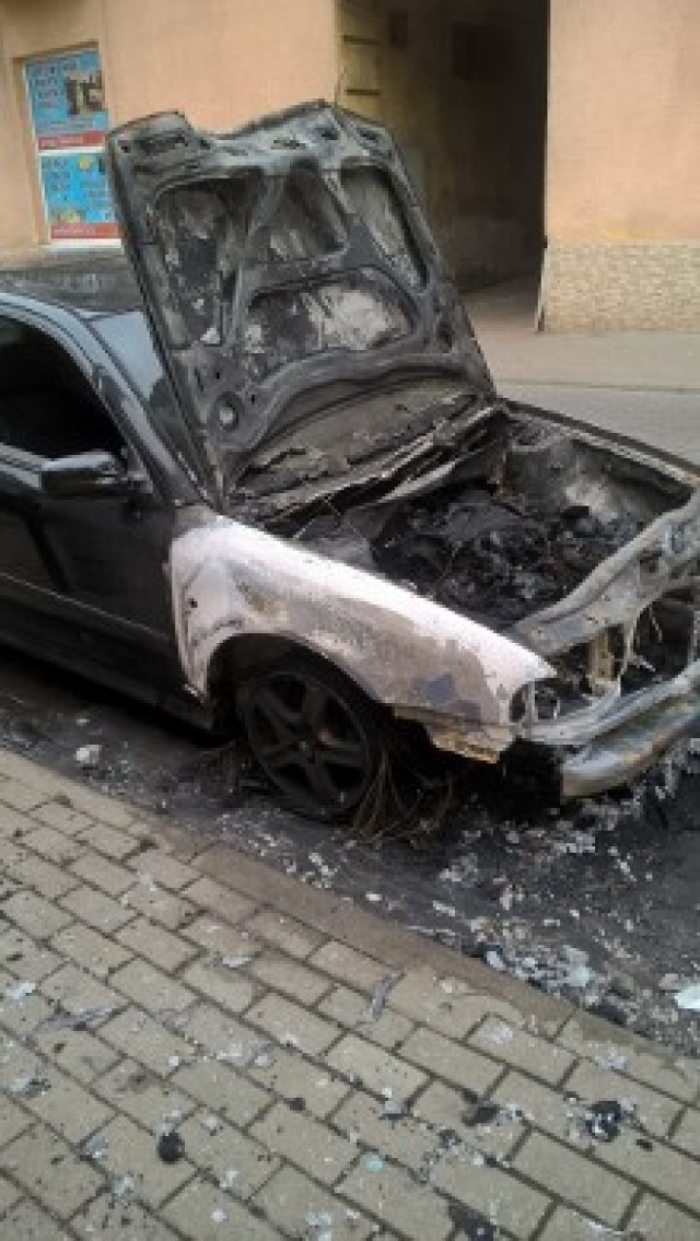 Na ulicy Rapackiego w Lipnie płonął samochód