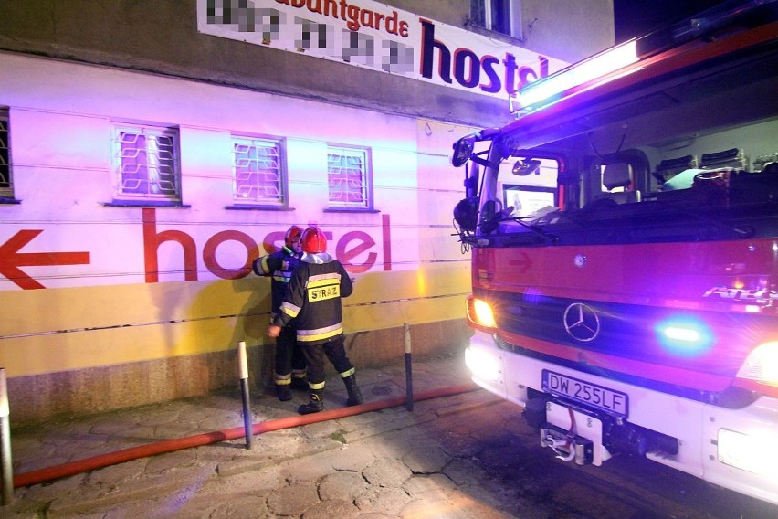 Wrocław: Nocny pożar w hostelu na ul. Kościuszki (ZDJĘCIA)