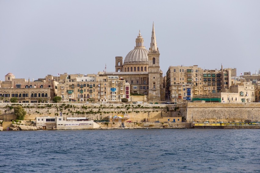 Najtaniej można kupić wyjazd na Maltę - nawet za ok. 500 zł...