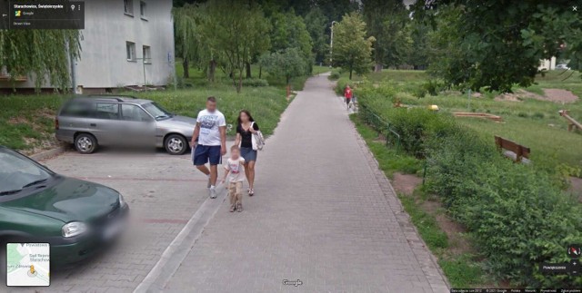 Raz na jakiś czas samochody z logo Google i charakterystyczną "kopułką" na górze można spotkać na ulicach polskich miast. To wtedy powstają zdjęcia do funkcji Google Street View.

W programie automatycznie zamazywane są ludzkie twarze i tablice rejestracyjne samochodów, ale na zdjęciach można rozpoznać siebie lub kogoś znajomego po charakterystycznej sylwetce, ubraniu lub miejscu.

Zobacz zdjęcia wykonane w poprzednich latach na ulicach Starachowic. Może to ciebie upolowała kamera Google'a? 

WIĘCEJ NA KOLEJNYCH SLAJDACH>>>