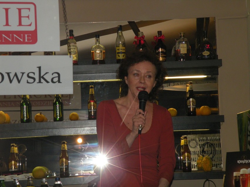 Czym obecnie zajmuję się Joanna Szczepkowska.Co najbardziej lubi robić znana aktorką?