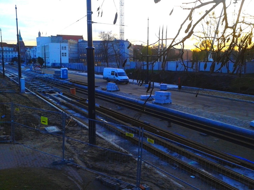 Prace przy budowie torowiska tramwajowego  na Bielany
