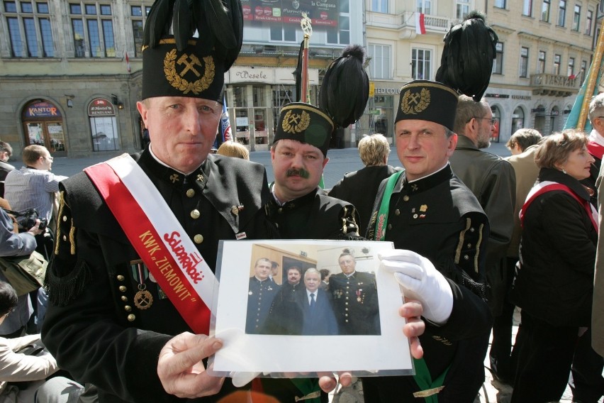 10 lat temu spoczęli na Wawelu. Ostatnia droga pary prezydenckiej [GALERIA]