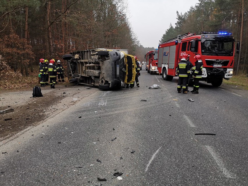 Peugeot zderzył się z busem. Jeden z kierowców pijany