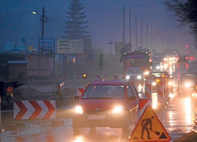 Wieczorami na ulicach Łodzi znów jest ciemno