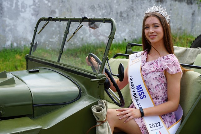 Miss Skarżyska-Kamiennej Agata Zając z wielką cierpliwością pozowała do wspólnych zdjęć