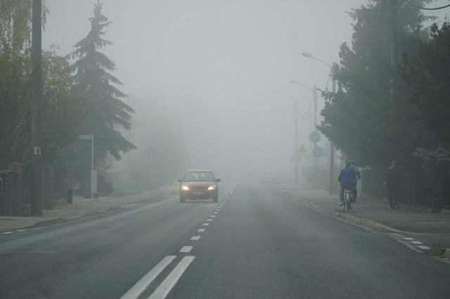 Gęste mgły dają się we znaki kierowcom, nie tylko w Wielkopolsce, ale w wielu regonach kraju. Wszystko wskazuje na to, że to jeszcze nie koniec.

Zobacz zdjęcia --->