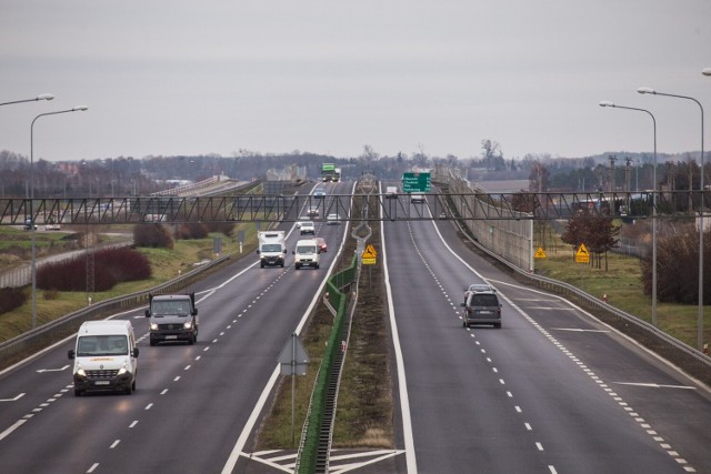 Obecnie kierowcy w Wielkopolsce mają do dyspozycji cztery odcinki ekspresowej S11. Na zdjęciach okolice węzła Starzyny, będącego częścią zachodniej obwodnicy Poznania.