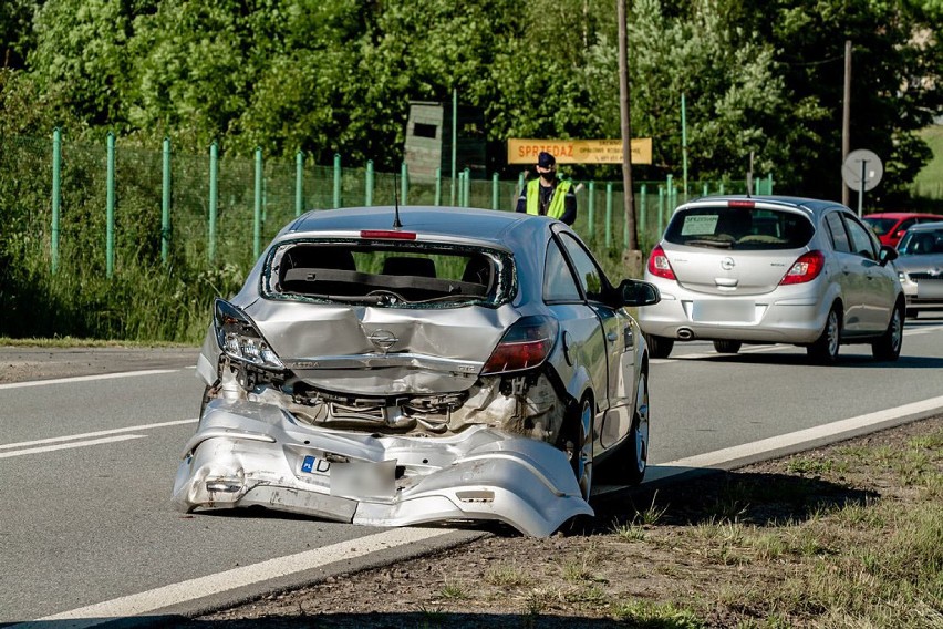 Wałbrzych: Poważny wypadek na ulicy Strzegomskiej (ZDJĘCIA)