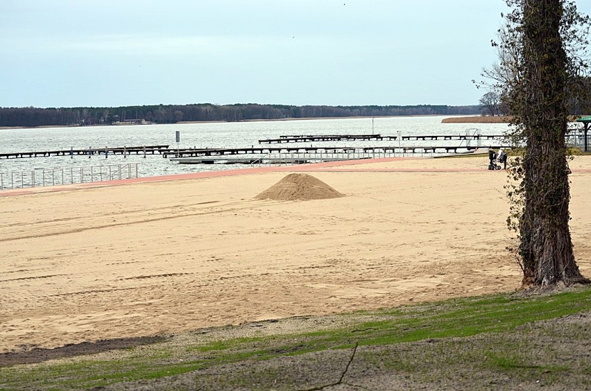 Sława. Nowa plaża nad Jeziorem Sławskim jest prawie gotowa. ZDJĘCIA/FILMY