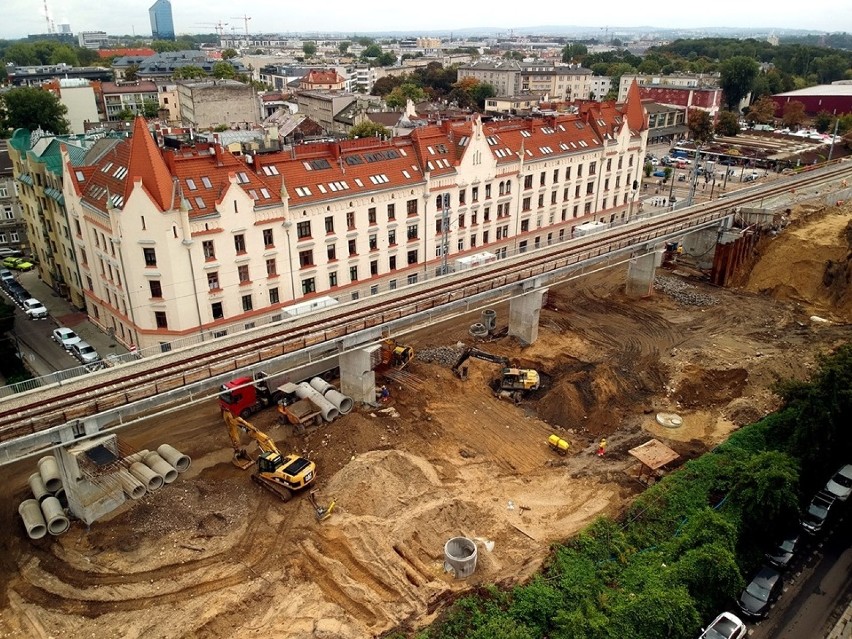 Kraków. Rozbiorą stary wiadukt kolejowy nad ulicą Kopernika [ZDJĘCIA]
