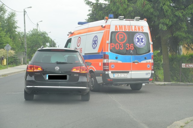 Potrącenie rowerzystki na skrzyżowaniu ulic Bluszczowej i Poprzecznej