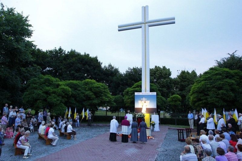 30. rocznica pielgrzymki Jana Pawła II do Poznania. Relikwie papieża na Łęgach Dębińskich [ZDJĘCIA]