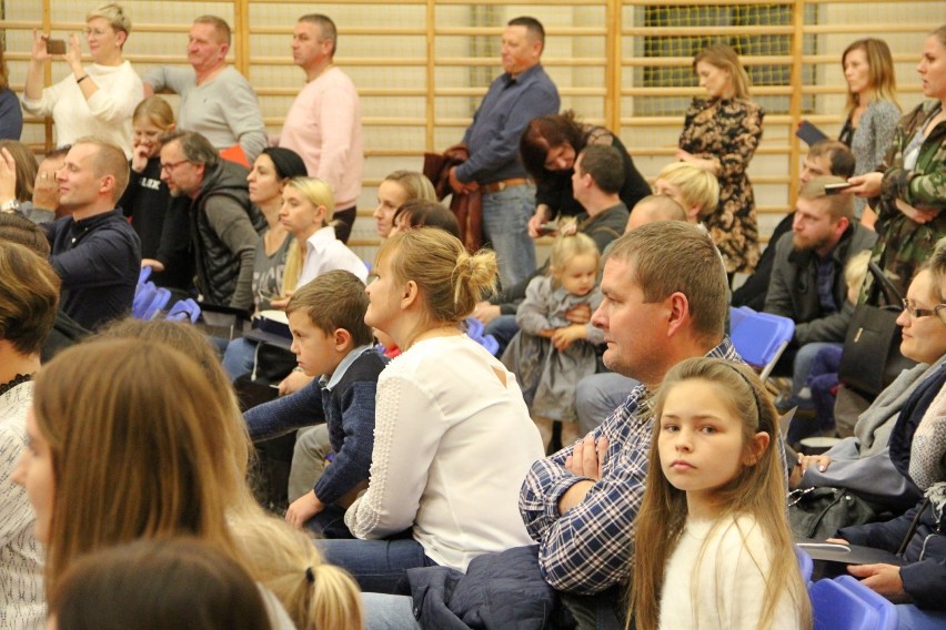 Pasowanie pierwszoklasistów w Szkole Podstawowej nr 3 w Kraśniku. Zobacz zdjęcia