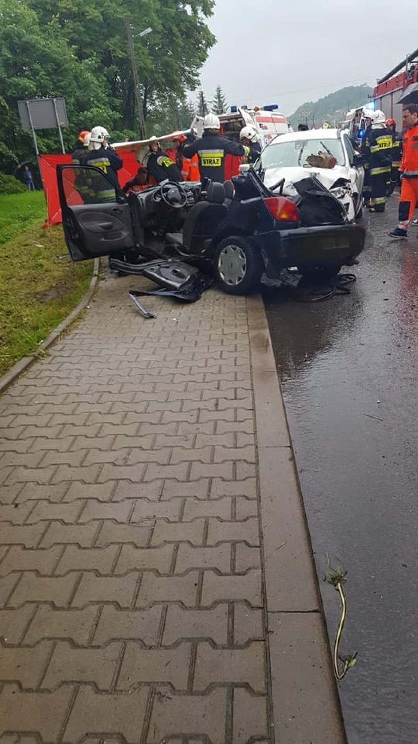 Wypadek w Młodowie. Nie żyje kobieta poszkodowana w wypadku