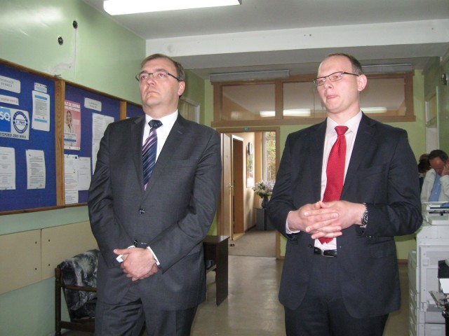Michał Sobolewski (z prawej) pełni funkcje szefa śremskiego szpitala