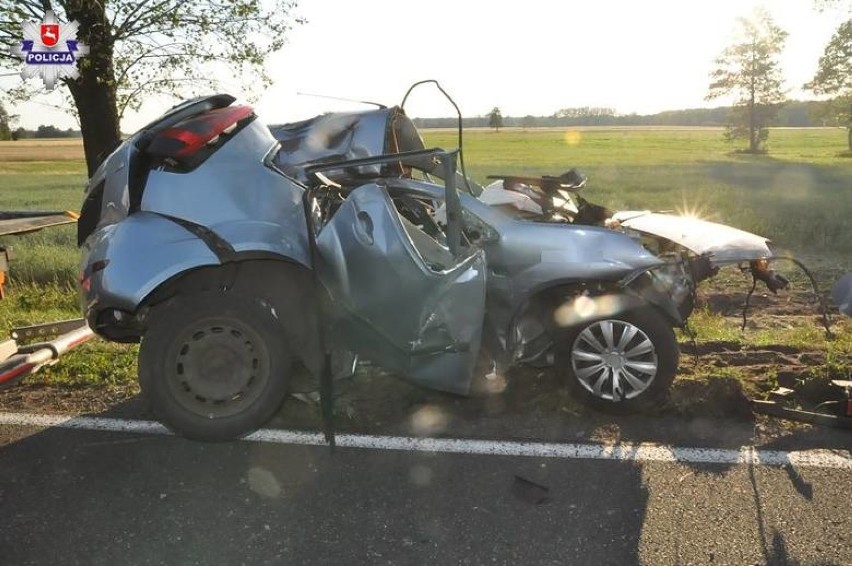 W Bielanach (pow. bialski) zginął kierowca forda. Samochód...