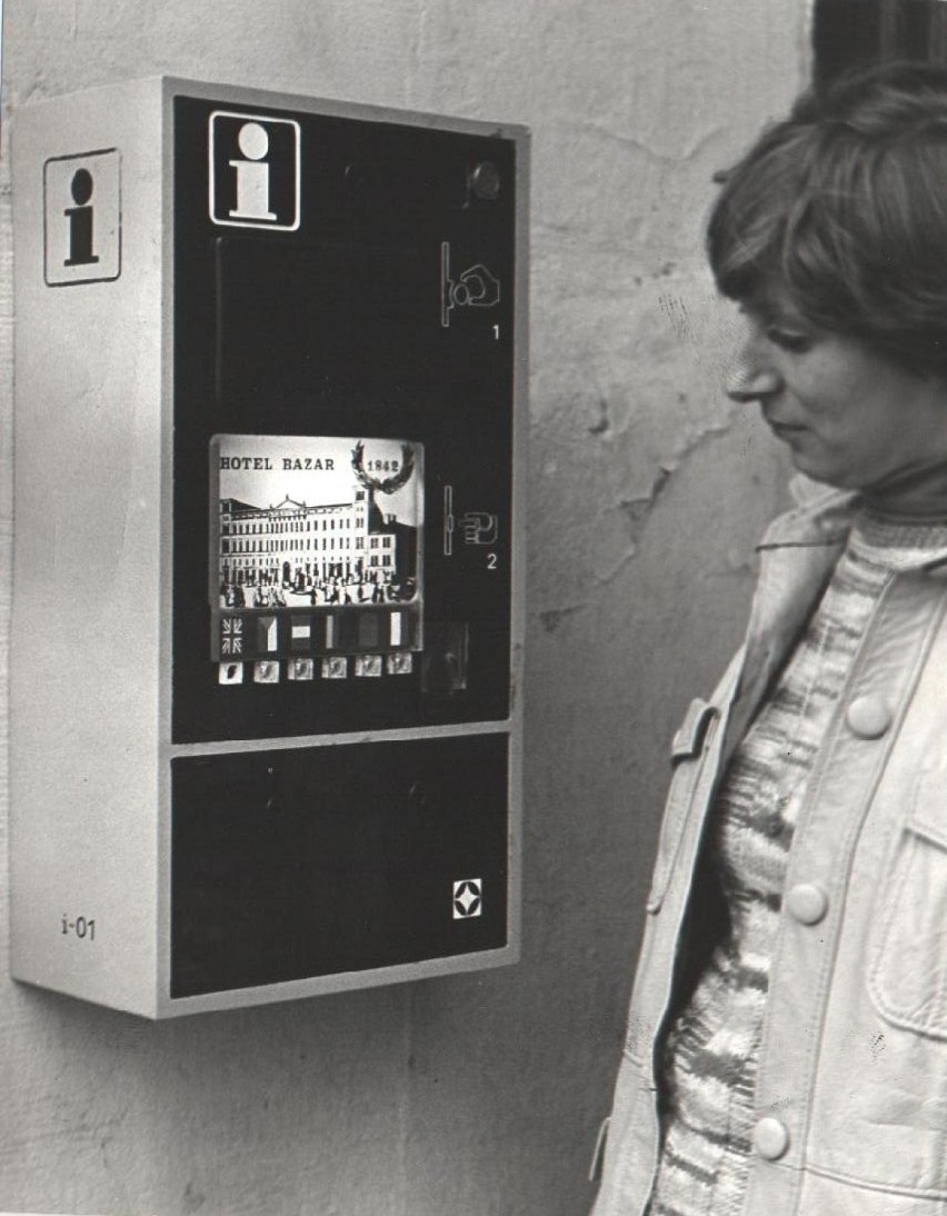 Hotel Bazar 22.08.1978. Automat, który w sześciu językach...