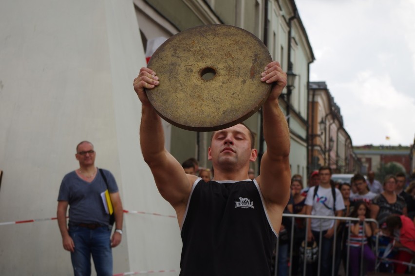 Zamość na okrągło. Impreza motoryzacyjna przyciąga tłumy