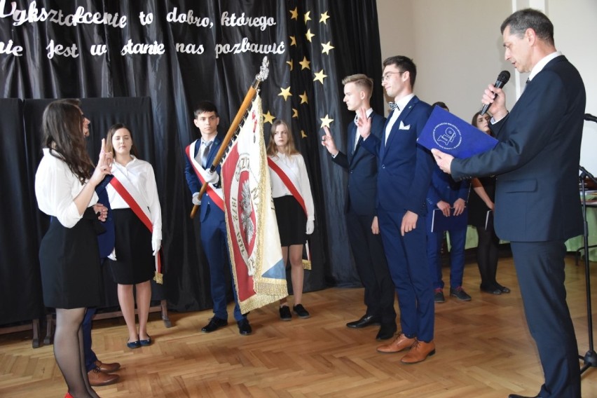 Absolwenci I Liceum Ogólnokształcącego w Wągrowcu odebrali świadectwa ukończenia szkoły [ZDJĘCIA] 