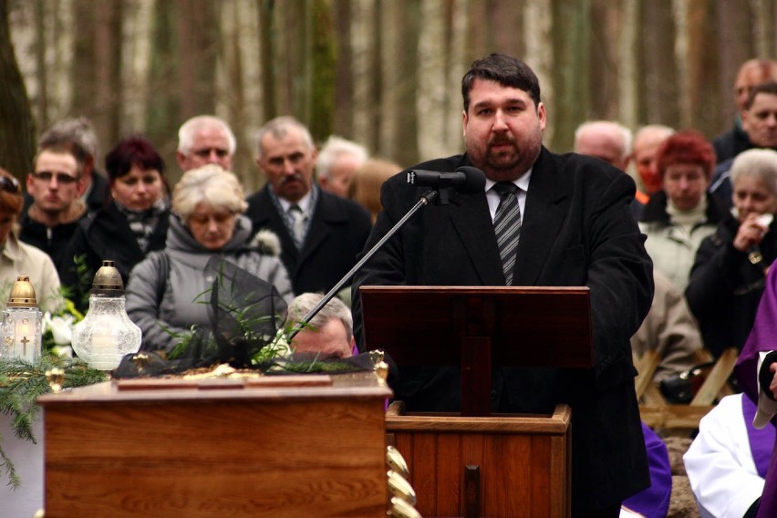 Pogrzeb leśniczego z Dobrzycy. Ponad pół tysiąca osób pożegnało Aleksandrę i Zdzisława Krause [FOTO]