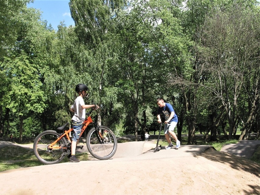 Pump park nad Słupią opanowany przez akrobatów rowerowych i...