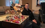 16-letni Dominik zbiera bombki z PRL-u. Młody kolekcjoner w przyszłości sam chce tworzyć ozdoby świąteczne [ZDJĘCIA]