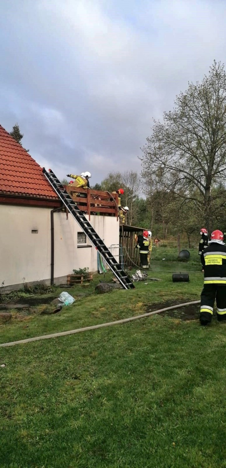 Biernatka. Pożar doszczętnie strawił poddasze domu jednorodzinnego