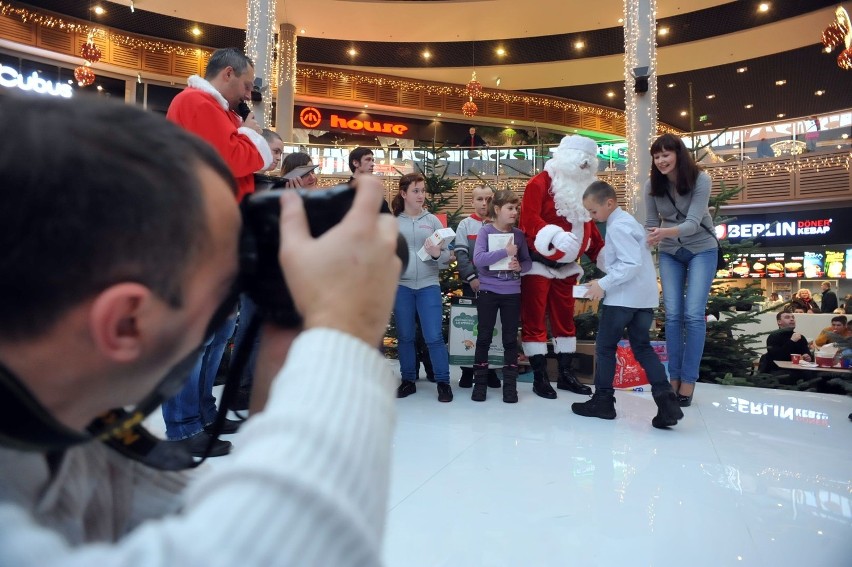 Centrum Handlowe Jantar w Słupsku: Prezenty dla podopiecznych Domu Dziecka [FOTO+FILM]